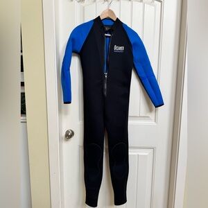 Oceaner El Gecko Neoprene 3mm Front Zip Wetsuit. Size M